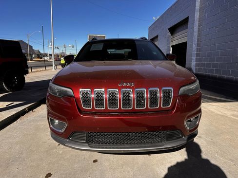 Used 2019 Jeep Cherokee Limited image 3