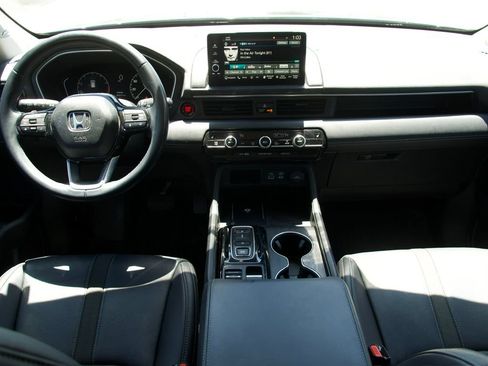 Used 2023 Honda Pilot Touring image 7