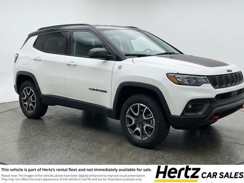 Used 2025 Jeep Compass Trailhawk AWD/4WD image 1
