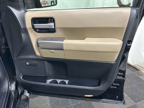 Used 2019 Toyota Sequoia Limited w/ Safety & Convenience Package image 11