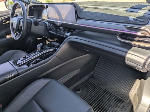 Used 2024 Toyota Crown XLE image 12