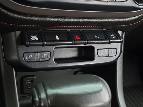 Used 2018 GMC Canyon All Terrain w/ Trailering Package AWD/4WD image 17