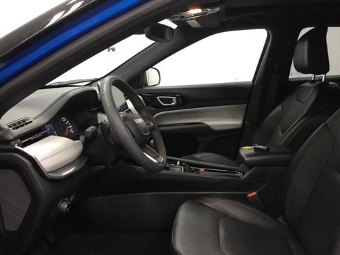 Used 2023 Jeep Compass Limited w/ Sun and Sound Group AWD/4WD image 5