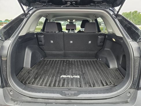 Used 2022 Toyota RAV4 LE AWD/4WD image 18