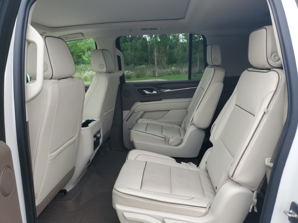 Used 2021 GMC Yukon XL Denali w/ Denali Premium Package AWD/4WD image 29