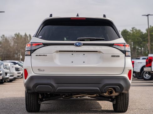 Used 2025 Subaru Forester Premium image 7