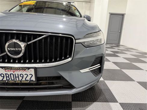 Used 2022 Volvo XC60 B5 Momentum image 10