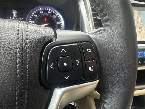 Used 2016 Toyota Highlander XLE AWD/4WD image 10