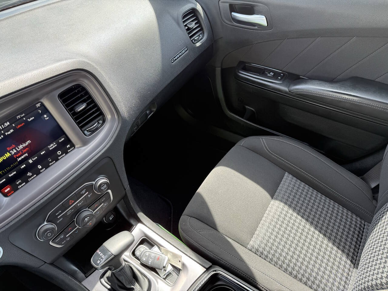 Used 2023 Dodge Charger SXT w/ Blacktop Package AWD/4WD image 22
