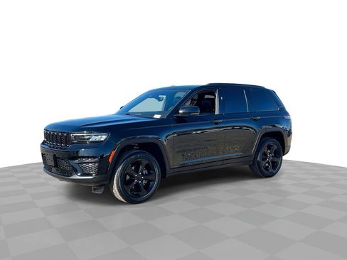 Used 2023 Jeep Grand Cherokee Altitude image 4