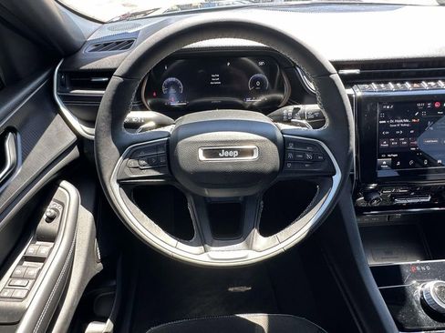 Used 2023 Jeep Grand Cherokee Altitude AWD/4WD image 14
