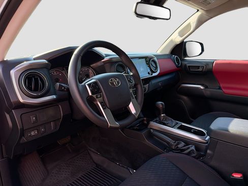 Certified 2023 Toyota Tacoma SR5 AWD/4WD image 4