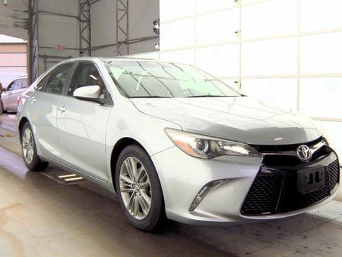 Used 2017 Toyota Camry SE w/ Protection Package (Q2) image 2