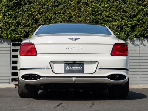 Used 2024 Bentley Flying Spur V8 image 29