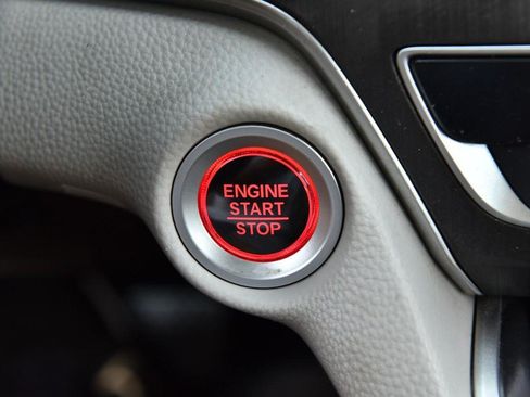 Certified 2018 Honda Accord LX image 17