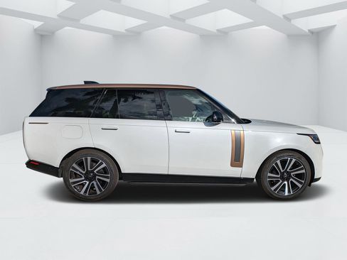 Used 2023 Land Rover Range Rover SE image 2