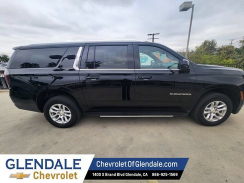 Used 2025 Chevrolet Suburban LT AWD/4WD image 7