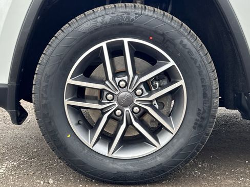 Used 2022 Jeep Grand Cherokee Limited image 26