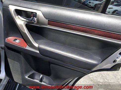 Used 2014 Lexus GX 460 w/ Premium Package AWD/4WD image 21