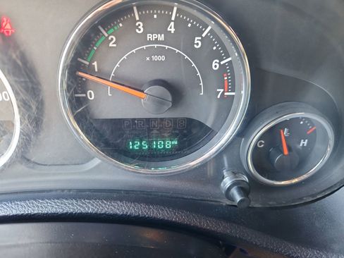 Used 2016 Jeep Wrangler Sahara w/ Connectivity Group image 23