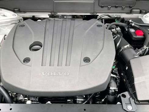 New 2026 Volvo XC60 B5 Ultra w/ Climate Package image 13