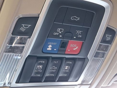 Used 2022 RAM 3500 Limited image 28