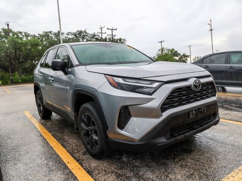 Used 2024 Toyota RAV4 LE AWD/4WD image 6