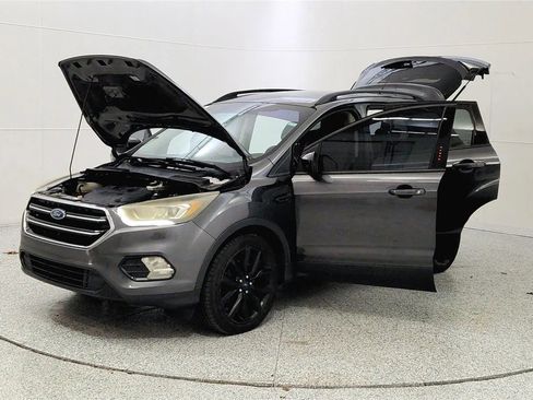Used 2017 Ford Escape SE w/ SE Sport Appearance Package image 10
