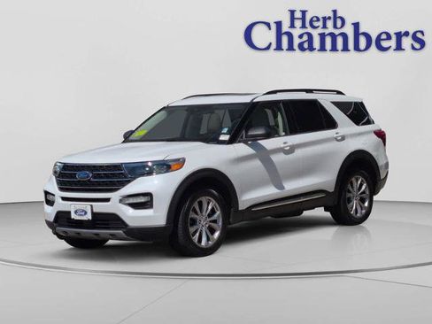Certified 2023 Ford Explorer XLT w/ Equipment Group 202A AWD/4WD image 4