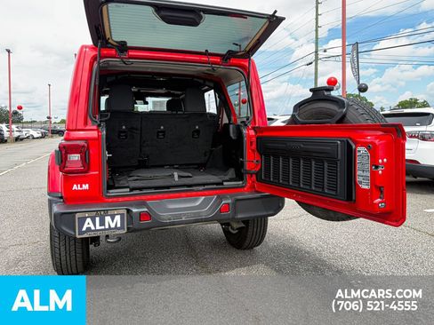 Used 2025 Jeep Wrangler Unlimited Sahara AWD/4WD image 21