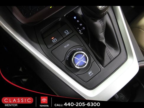 Used 2025 Toyota RAV4 Limited image 18