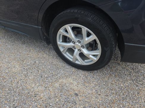 Used 2018 Chevrolet Equinox Premier FWD image 16