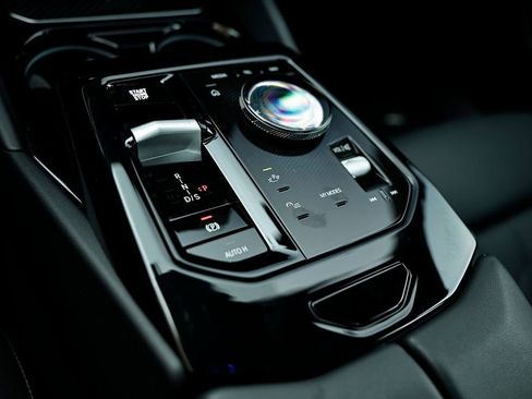 Used 2024 BMW 530i 530i w/ M Sport Package image 38