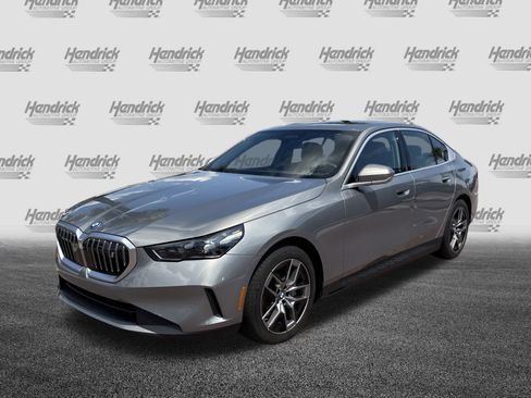 Used 2025 BMW i5 eDrive40i w/ Premium Package image 5
