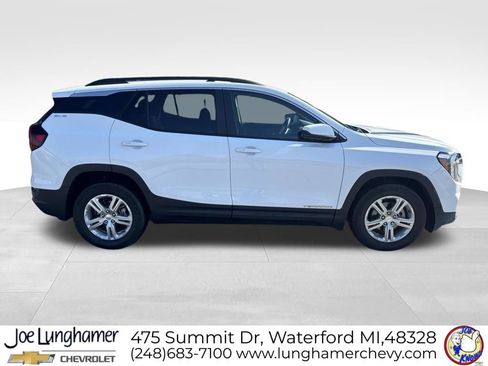 Certified 2024 GMC Terrain SLE w/ Driver Convenience Package FWD image 2