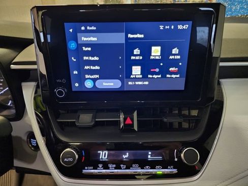 Used 2024 Toyota Corolla SE w/ SE Premium Package image 22