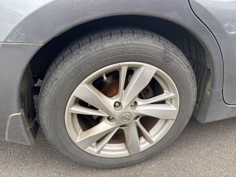 Used 2015 Nissan Altima 2.5 SV w/ Convenience Package FWD image 3