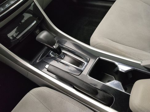 Used 2017 Honda Accord EX image 26