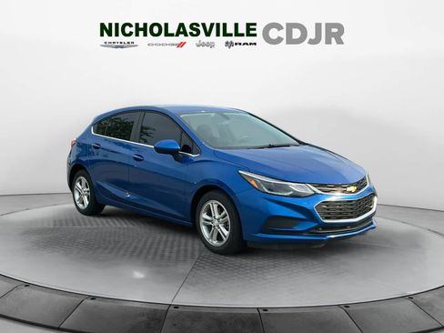 Used 2018 Chevrolet Cruze LT w/ Convenience Package FWD image 4