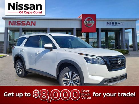 New 2025 Nissan Pathfinder SL w/ Black Appearance Package image 1