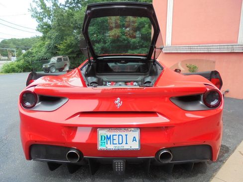 Used 2017 Ferrari 488 GTB RWD image 35