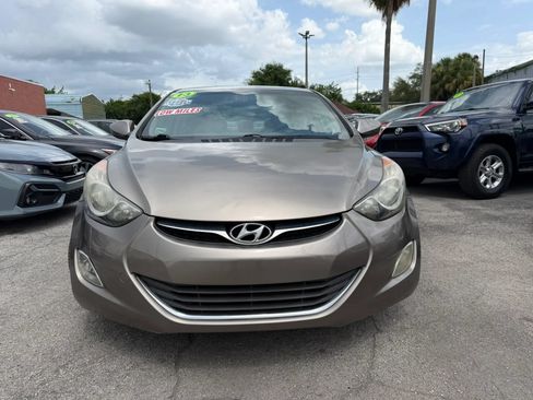 Used 2013 Hyundai Elantra GLS w/ Preferred Pkg FWD image 2