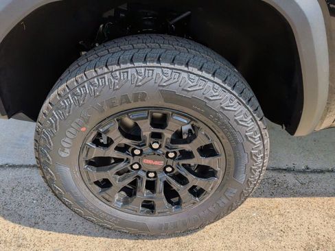 New 2026 GMC Canyon Elevation w/ Convenience Package image 44