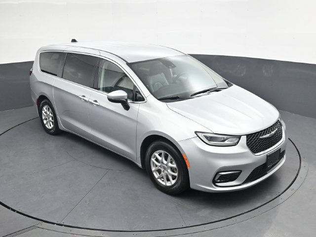 Used 2023 Chrysler Pacifica Touring-L FWD image 22