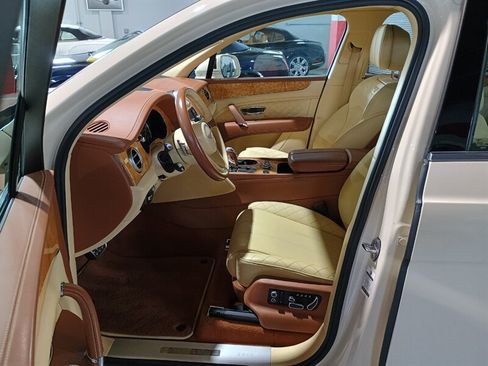 Used 2019 Bentley Bentayga AWD/4WD image 15