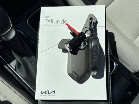 Used 2023 Kia Telluride EX w/ EX Captain's Chair Package image 30