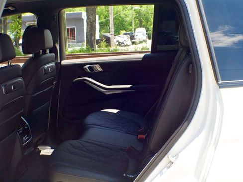Used 2024 BMW X7 xDrive40i w/ M Sport Package AWD/4WD image 51