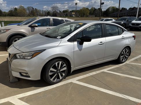Used 2020 Nissan Versa SR w/ Convenience Package image 5