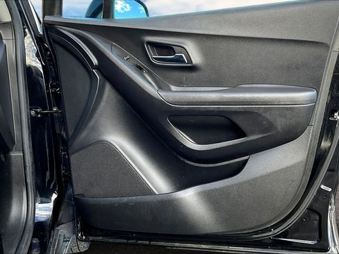 Used 2019 Chevrolet Trax LT w/ LT Convenience Package image 20