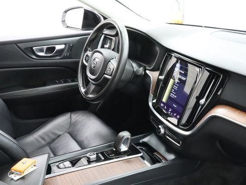 Used 2022 Volvo S60 B5 Momentum w/ Premium Package AWD/4WD image 30